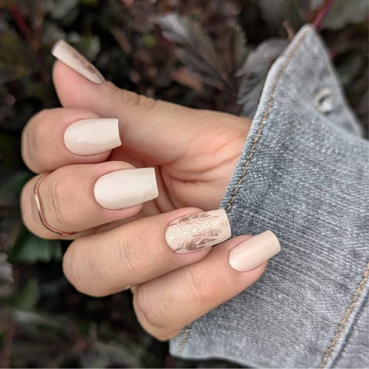 Elegantes Nageldesign mit UV-Nagelfolien: Dezente Styles für jeden Anlass 4 mythic-grace-autumn-nails-set-uv-nagelfolien-manifix