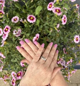 Gelnägel 5 Trendfarben fuer den Sommer 2025 fuer unsere Naegel