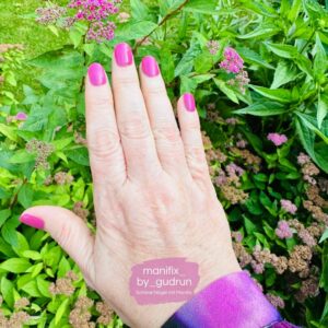 Nagelfolie 4 Nageldesign Sommer 2025