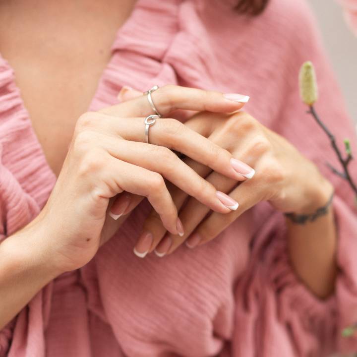 Vitaminmangel zeigt sich auf den Nägeln: So erkennst du Mangelerscheinungen an deinen Fingernägeln 3 french naegel nagelfolien uv 1