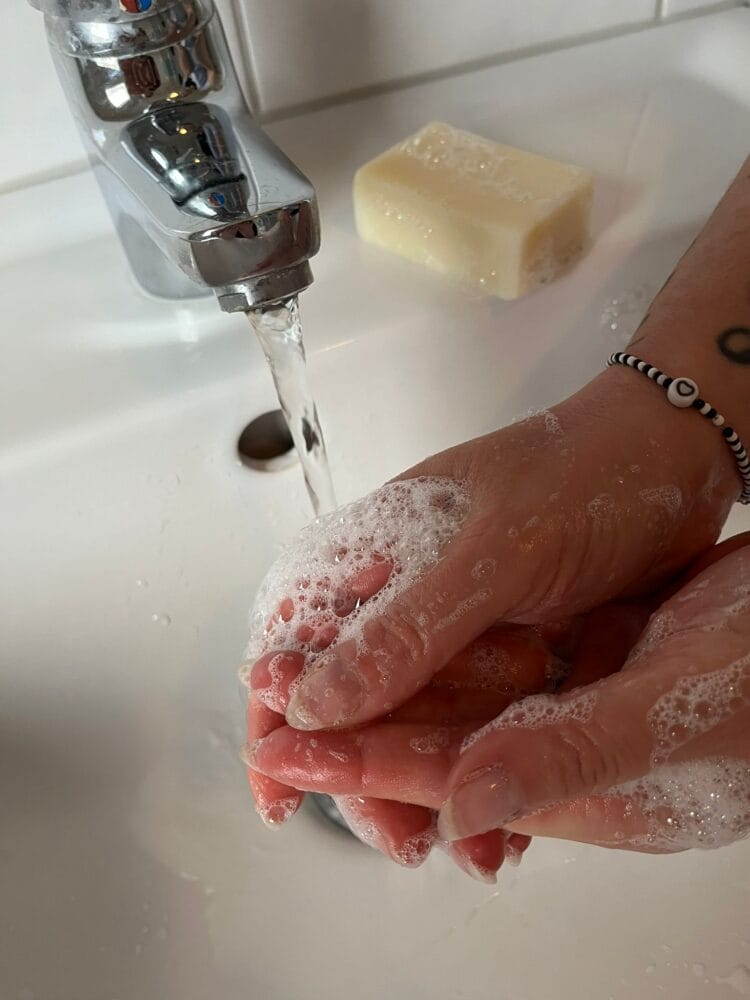 Fehlersicherheit bei UV-Nagelfolien – Häufige Fehler, einfache Lösungen und Pflegetipps für langanhaltend schöne Nägel