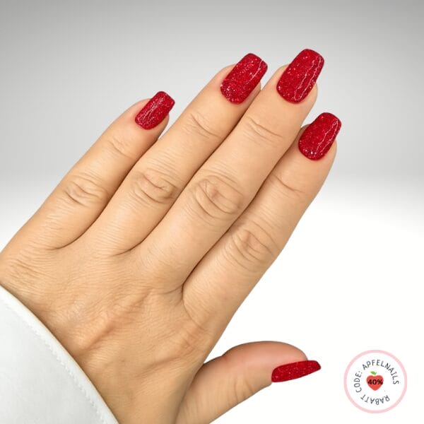 Weihnachtsnägel mit Glitzer – Die schönsten festlichen Nageldesigns 2025