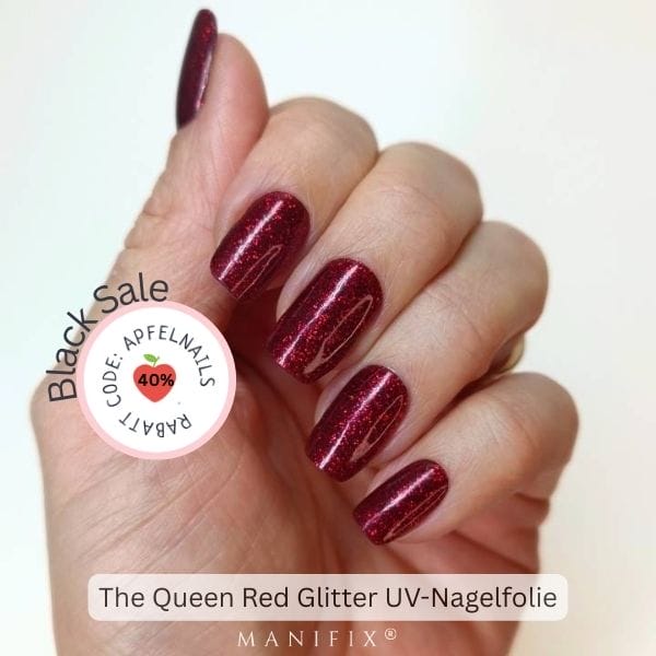 Weinrote Nägel mit Glitzer das Must-Have für die Weihnachtszeit