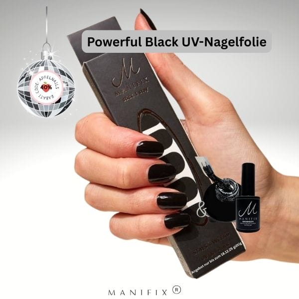 Schwarze Nägel mit Glitzer sind die perfekte Silvester-Maniküre