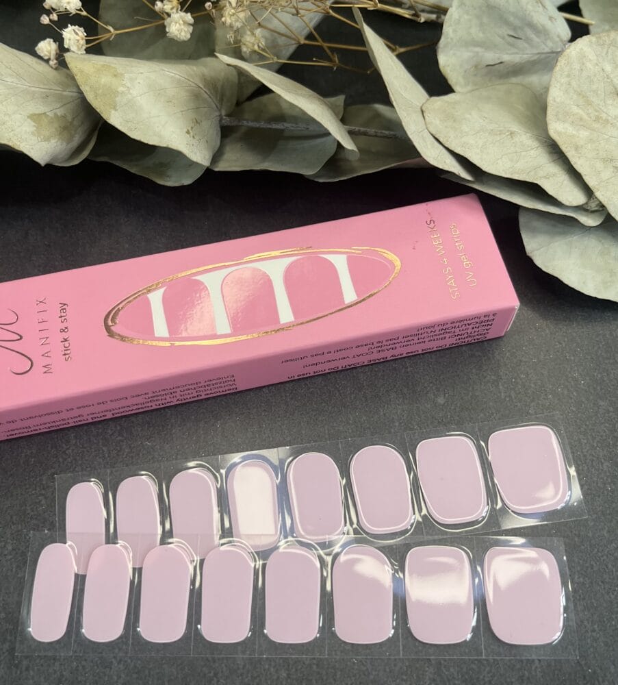 Nagelverstärkung mit den UV-Nagelfolien von Manifix (3)