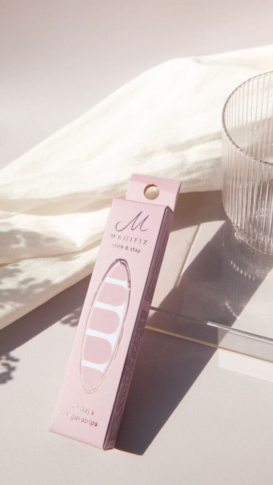 Nagelverstärkung mit den UV-Nagelfolien von Manifix (5)