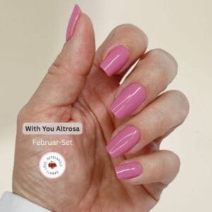 Schöne kurze Nägel wie vom Profi Warum UV-Nagelfolien so gefragt sind