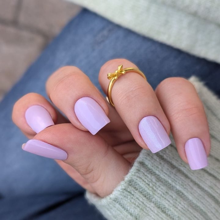 Frühlingsnägel in Pastell sind 2026 total im Trend. Entdecke die schönsten Farben und Designs für zarte, frische Looks – einfach umzusetzen mit UV-Nagelfolien.