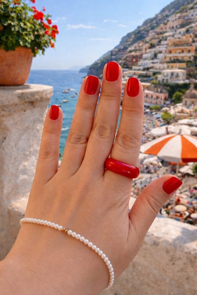 Rote Nägel im Sommer Diese 6 Tipps sorgen für perfekte, strahlende Looks. Entdecke Trends, Farben und einfache Ideen mit UV-Nagelfolien. Jetzt inspirieren lassen! (5)