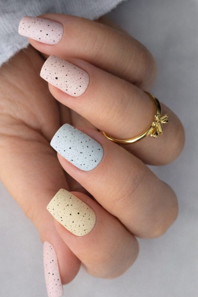 Nageldesign Ideen Frühling Entdecke Eggshell Nails mit mattem Finish – ein natürlicher, moderner Trend für stilvolle Frühlingsnägel. (2)