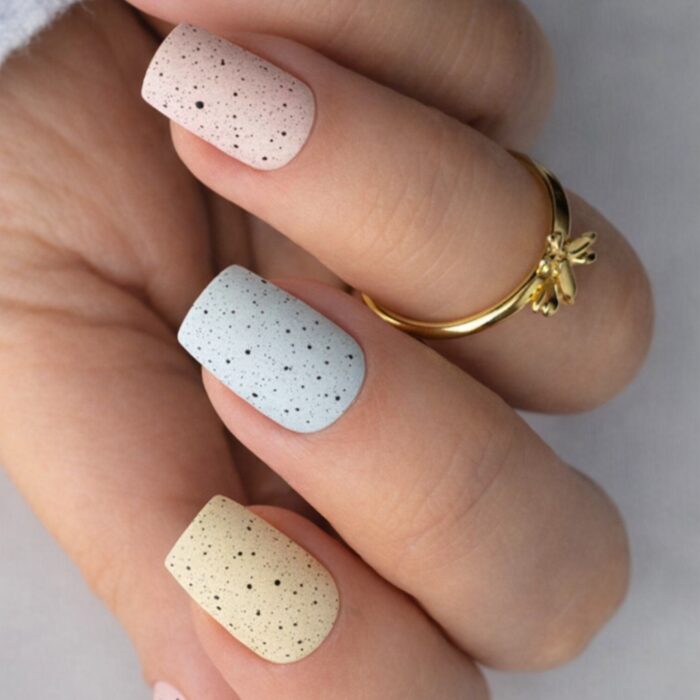 Nageldesign Ideen Frühling Entdecke Eggshell Nails mit mattem Finish – ein natürlicher, moderner Trend für stilvolle Frühlingsnägel. (3)