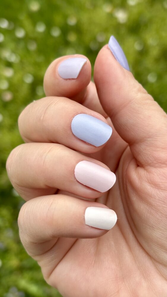 Nageldesign Ideen Frühling Entdecke Eggshell Nails mit mattem Finish – ein natürlicher, moderner Trend für stilvolle Frühlingsnägel.