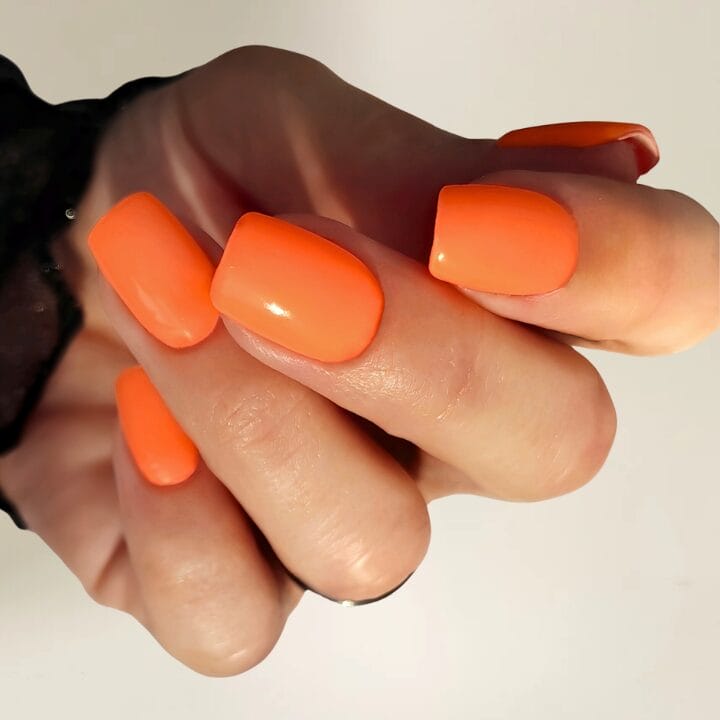 Neon Nägel 5 Fakten über die strahlende UV-Nagelfolien-Innovation (2)