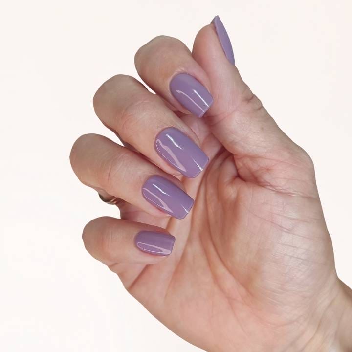 ​Lila Nageldesign 5 Profi-Geheimnisse für die perfekte Maniküre (2)